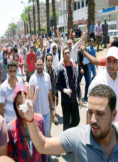 Bomb blast in Egypt train wounds five