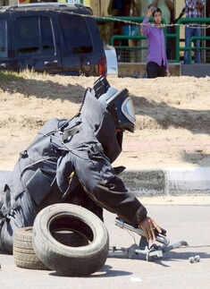 Bomb blast in Egypt train wounds five