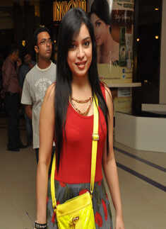 Golpo Holeo Shotti: Premiere