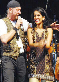 Ian Anderson performs