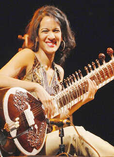 Ian Anderson performs