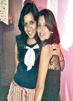 Sumit Chawla, Raveena party with friends