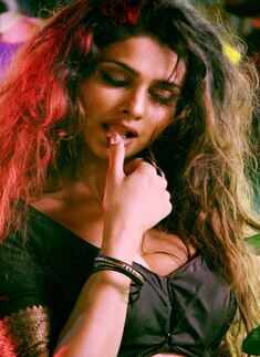 Divas in gothic look