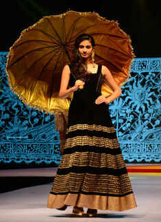 Divyanka, Taaspsee @ Fashion show