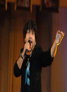 Kailash Kher performs