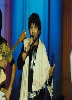 Kailash Kher performs