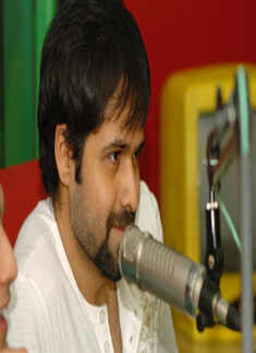 Emraan promotes 'Raaz'