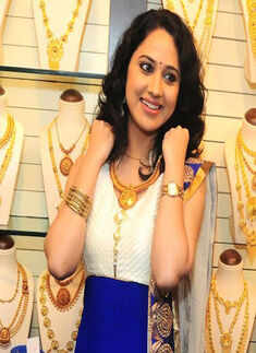 Miya at a jewellery event