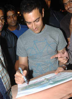 Aamir visits IIMs