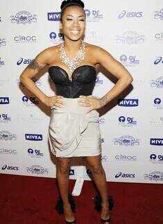 Leggy lasses at Grammy Awards