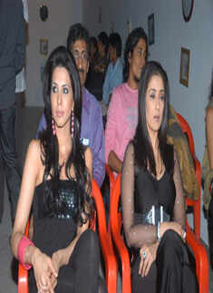 Ek Second: On the sets