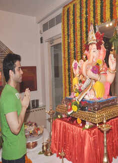 Bollywood Celebs Chant Ganpati Bappa