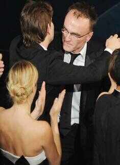 8 Oscars to 'Slumdog'