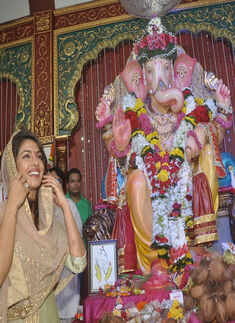 Bollywood Celebs Chant Ganpati Bappa