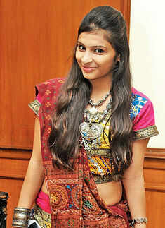 Groove the dandiya way!