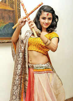 Groove the dandiya way!