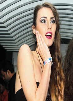 Music lovers at retro night