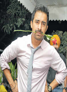 Rannvijay Singha at O Bar