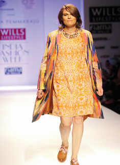 Aussie diplomat's wife walks Delhi ramp