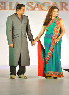 Juhi Babbar walks ramp for Nisha Sagar