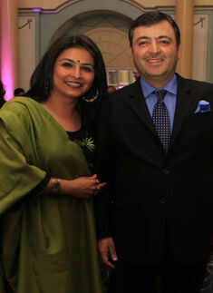 Golf enthusiasts have a ball