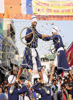 India celebrates Gurunanak Jayanti