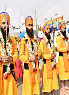 India celebrates Gurunanak Jayanti