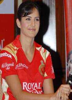 Kaitrina at an event