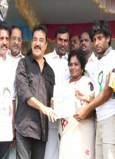 Kamal at a cleanliness drive
