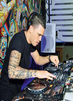 DJ Ralvero at Martin Garrix after-party