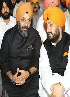 Politicos celebrate Gurupurab