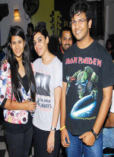 Parikrama perform live