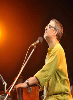 Musical event by a folk band