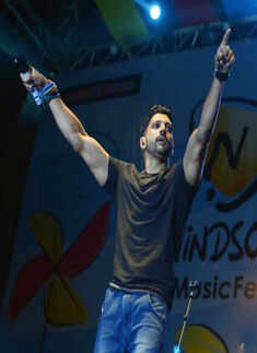 Farhan Akhtar rocks Windsong Music Festival