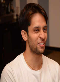 Srikanth throws a party