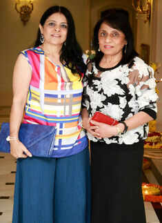 Art enthusiasts explore creativity