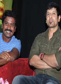 Vikram promotes I
