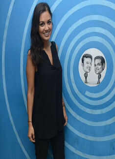 Party at Small World pub