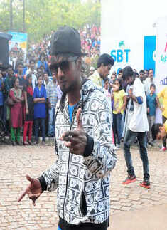 Actress Mahalakshmi dances with her college mates