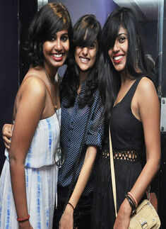 Neel and the Lightbulbs performs live