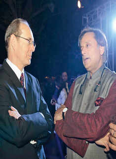 Queen&rsquo;s birthday bash in Delhi