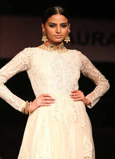Fashion show: Jazbaa