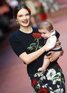 Models showcase motherhood @ the Milan Fashion Week