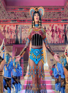 Actress in periodic ensembles