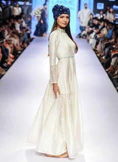 LFW '15: Day 4: Sonam & Paras Modi