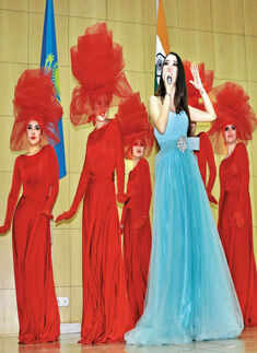 Kazak students&rsquo; show off their filmi side