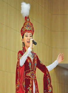 Kazak students&rsquo; show off their filmi side