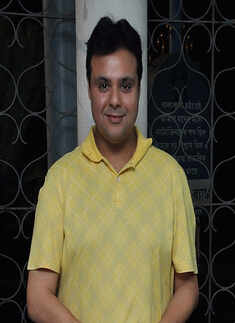 Celebs enjoy play in Kolkata