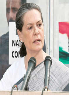 Sonia to Gadkari: Cong won't support land bill