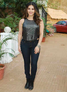 Dangerous Husn: On the sets